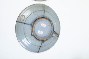 Coppia di piatti.<BR>Pavia, prima met del XVIII secolo.  - Asta Maioliche e Porcellane - Associazione Nazionale - Case d'Asta italiane