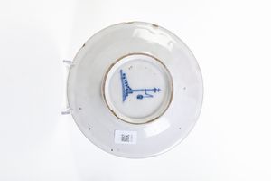 Piatto.<BR>Savona, Fabbrica Chiodo-Peirano, circa met del XVIII secolo.  - Asta Maioliche e Porcellane - Associazione Nazionale - Case d'Asta italiane