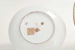 Due piatti.<BR>Francia e Italia, XIX e XX secolo.<BR>  - Asta Maioliche e Porcellane - Associazione Nazionale - Case d'Asta italiane