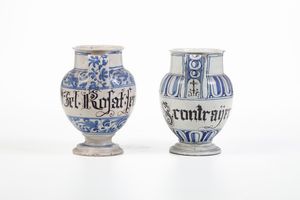 Fiasca da farmacia.<BR>Italia del nord, Probabilmente Veneto, primi del XVIII secolo.  - Asta Maioliche e Porcellane - Associazione Nazionale - Case d'Asta italiane