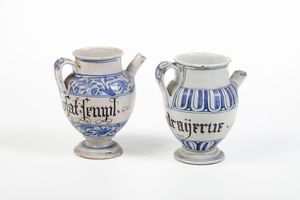 Fiasca da farmacia.<BR>Italia del nord, Probabilmente Veneto, primi del XVIII secolo.  - Asta Maioliche e Porcellane - Associazione Nazionale - Case d'Asta italiane