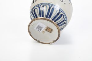 Fiasca da farmacia.<BR>Italia del nord, Probabilmente Veneto, primi del XVIII secolo.  - Asta Maioliche e Porcellane - Associazione Nazionale - Case d'Asta italiane