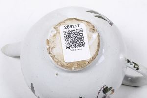 Teiera.<BR>Nove, Manifattura Antonibon, 1740-1750.<BR>Decorazione probabilmente XIX secolo.<BR>  - Asta Maioliche e Porcellane - Associazione Nazionale - Case d'Asta italiane