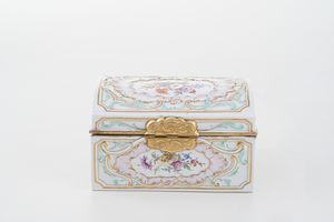 Scatola.<BR>Meissen, XIX secolo (?).  - Asta Maioliche e Porcellane - Associazione Nazionale - Case d'Asta italiane