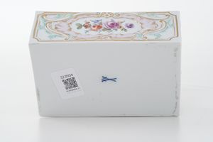 Scatola.<BR>Meissen, XIX secolo (?).  - Asta Maioliche e Porcellane - Associazione Nazionale - Case d'Asta italiane