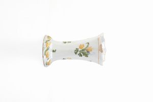 Piccolo vaso. <BR>Liguria, XVIII secolo.  - Asta Maioliche e Porcellane - Associazione Nazionale - Case d'Asta italiane