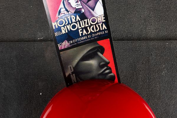 Armando Testa : Espositore pubblicitario Punt e Mes aperitivo  - Asta Manifesti d'Epoca e Collectible - Associazione Nazionale - Case d'Asta italiane