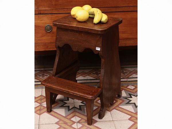 Scaletta da biblioteca in noce  - Asta Dimore fiorentine - Associazione Nazionale - Case d'Asta italiane