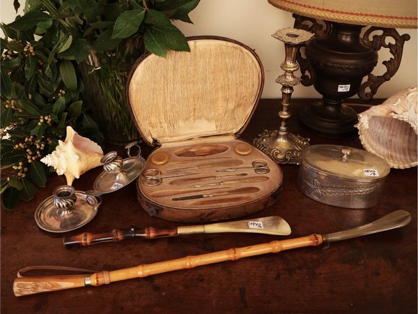 Accessori da toilette d'epoca, anche in argento  - Asta Dimore fiorentine - Associazione Nazionale - Case d'Asta italiane