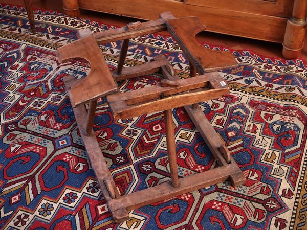 Girello per bambini in legno tenero  - Asta Dimore fiorentine - Associazione Nazionale - Case d'Asta italiane