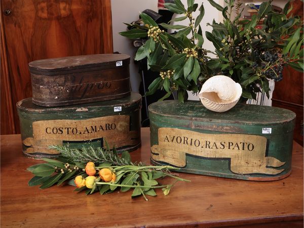 Tre scatole da farmacia in legno curvato  - Asta Dimore fiorentine - Associazione Nazionale - Case d'Asta italiane