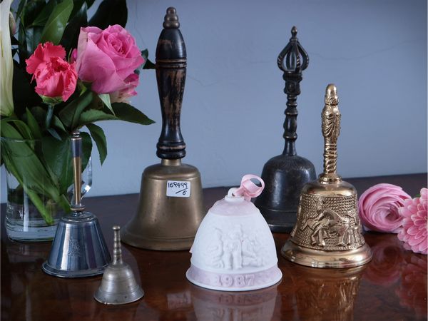 Collezione di campanelle  - Asta Dimore fiorentine - Associazione Nazionale - Case d'Asta italiane