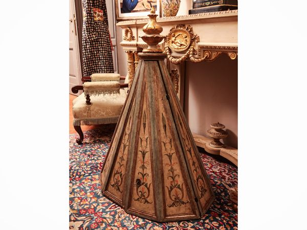 Acquasantiera piramidale in legno laccato  - Asta Dimore fiorentine - Associazione Nazionale - Case d'Asta italiane