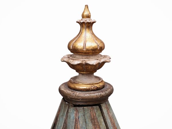 Acquasantiera piramidale in legno laccato  - Asta Dimore fiorentine - Associazione Nazionale - Case d'Asta italiane