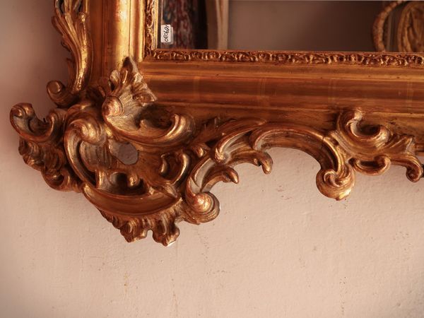 Grande specchiera con cornice in legno intagliato e dorato  - Asta Dimore fiorentine - Associazione Nazionale - Case d'Asta italiane