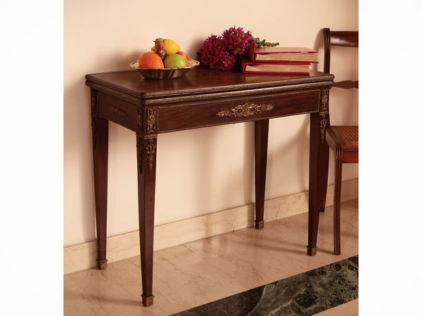 Tavolino da gioco in mogano  - Asta Dimore fiorentine - Associazione Nazionale - Case d'Asta italiane