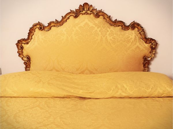 Testiera in legno intagliato e dorato  - Asta Dimore fiorentine - Associazione Nazionale - Case d'Asta italiane