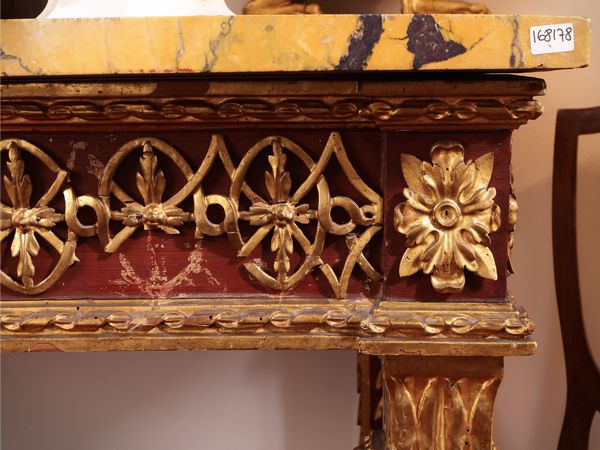 Console in legno tinto rosso pompeiano e lumeggiato in oro  - Asta Dimore fiorentine - Associazione Nazionale - Case d'Asta italiane