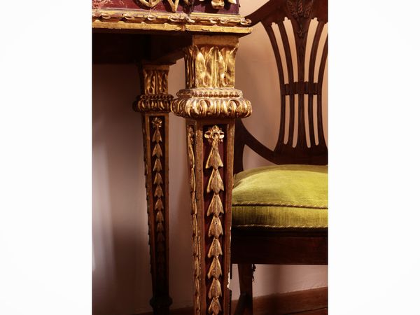 Console in legno tinto rosso pompeiano e lumeggiato in oro  - Asta Dimore fiorentine - Associazione Nazionale - Case d'Asta italiane