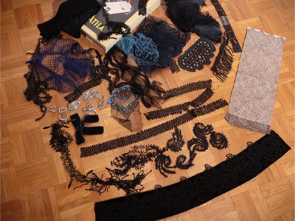 Assortimento di accessori per abiti e bigiotteria d'epoca  - Asta Dimore fiorentine - Associazione Nazionale - Case d'Asta italiane