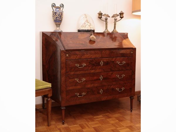 Cassettone a ribalta impiallacciato ed intarsiato in palissandro  - Asta Dimore fiorentine - Associazione Nazionale - Case d'Asta italiane