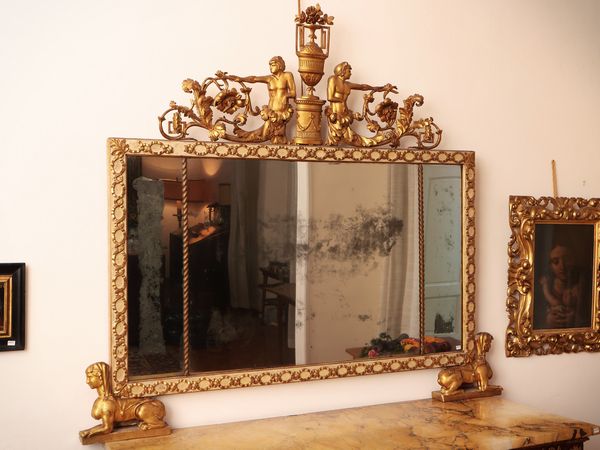 Caminiera in legno laccato e lumeggiato in oro  - Asta Dimore fiorentine - Associazione Nazionale - Case d'Asta italiane