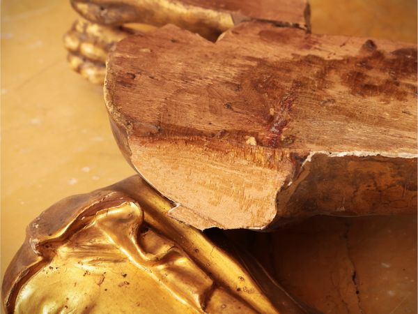 Caminiera in legno laccato e lumeggiato in oro  - Asta Dimore fiorentine - Associazione Nazionale - Case d'Asta italiane