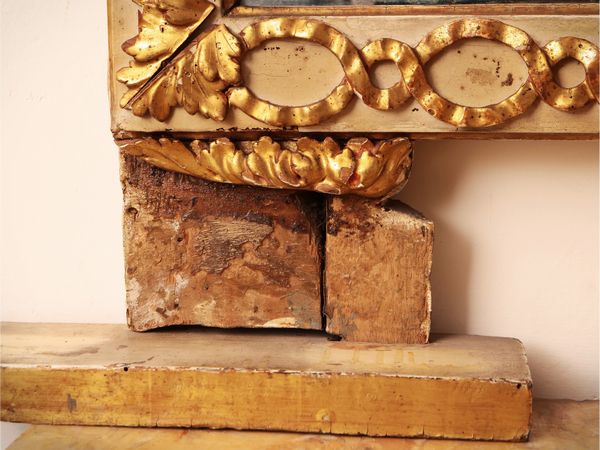 Caminiera in legno laccato e lumeggiato in oro  - Asta Dimore fiorentine - Associazione Nazionale - Case d'Asta italiane