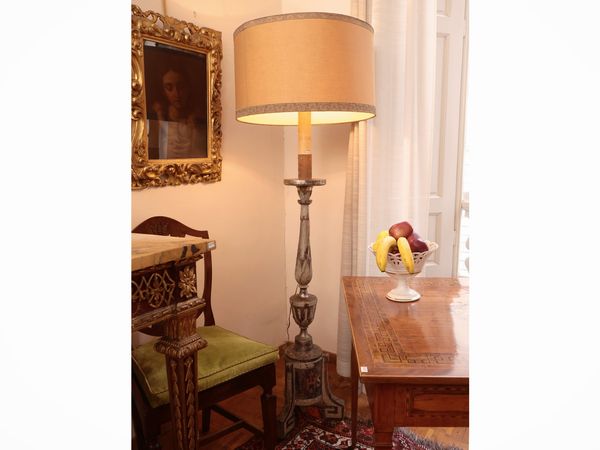 Coppia di torcere in legno laccato e argentato  - Asta Dimore fiorentine - Associazione Nazionale - Case d'Asta italiane