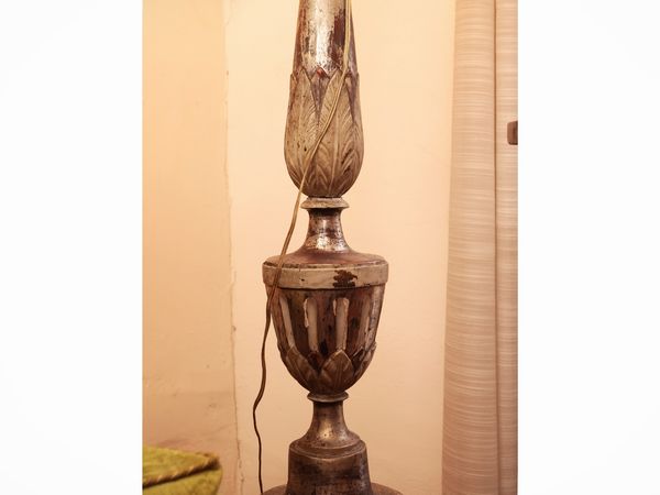 Coppia di torcere in legno laccato e argentato  - Asta Dimore fiorentine - Associazione Nazionale - Case d'Asta italiane