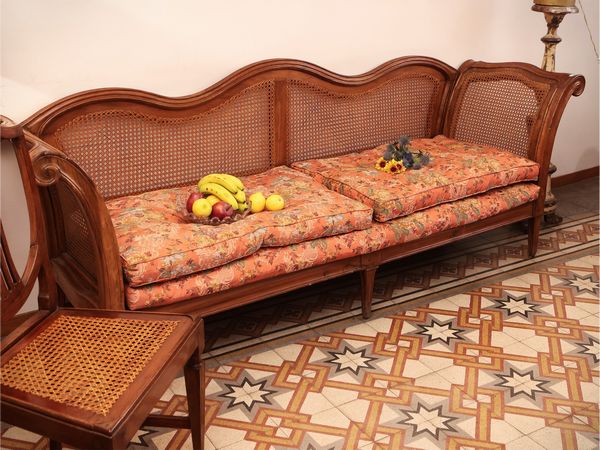 Divano a ventaglio in noce  - Asta Dimore fiorentine - Associazione Nazionale - Case d'Asta italiane