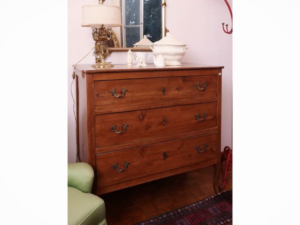 Piccolo cassettone in ciliegio  - Asta Dimore fiorentine - Associazione Nazionale - Case d'Asta italiane