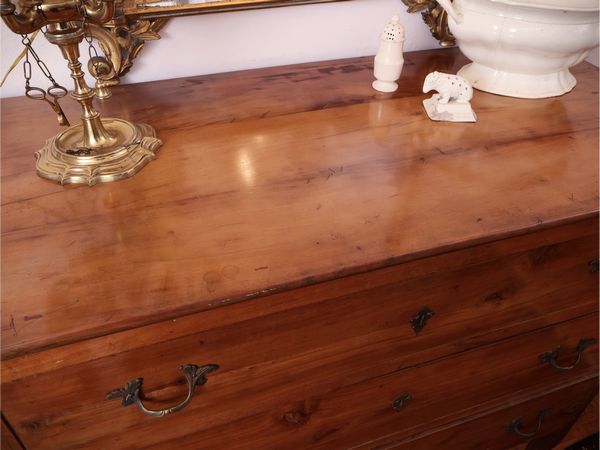 Piccolo cassettone in ciliegio  - Asta Dimore fiorentine - Associazione Nazionale - Case d'Asta italiane