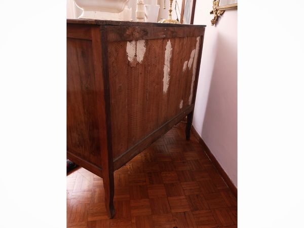 Piccolo cassettone in ciliegio  - Asta Dimore fiorentine - Associazione Nazionale - Case d'Asta italiane