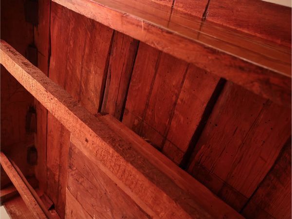 Tavolino impiallacciato in noce, ciliegio ed altre essenze  - Asta Dimore fiorentine - Associazione Nazionale - Case d'Asta italiane