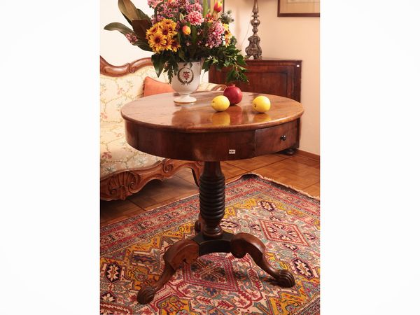 Tavolino tondo in ciliegio  - Asta Dimore fiorentine - Associazione Nazionale - Case d'Asta italiane