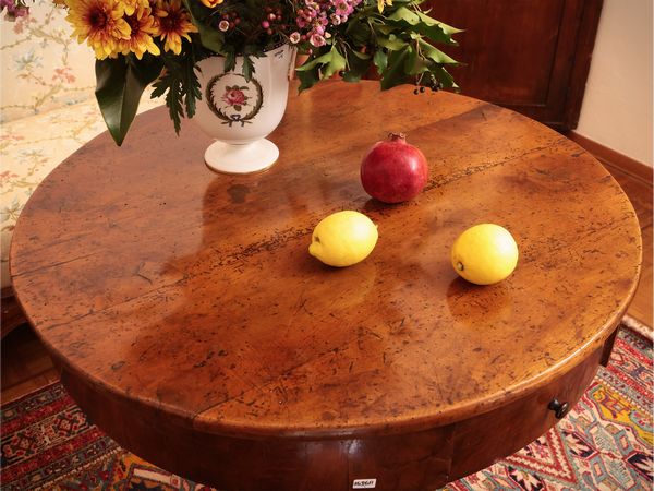 Tavolino tondo in ciliegio  - Asta Dimore fiorentine - Associazione Nazionale - Case d'Asta italiane