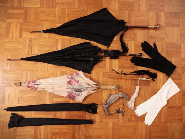 Tre ombrellini da passeggio  - Asta Dimore fiorentine - Associazione Nazionale - Case d'Asta italiane