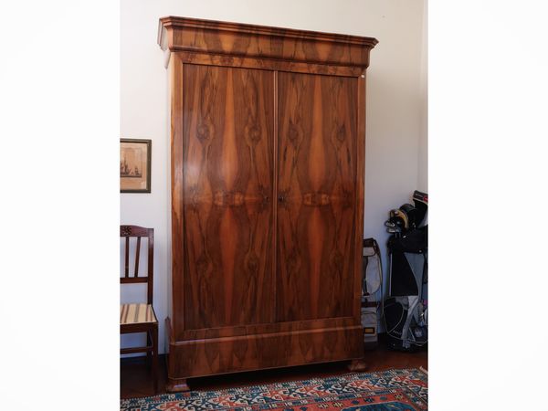 Armadio impiallacciato in radica di noce  - Asta Dimore fiorentine - Associazione Nazionale - Case d'Asta italiane