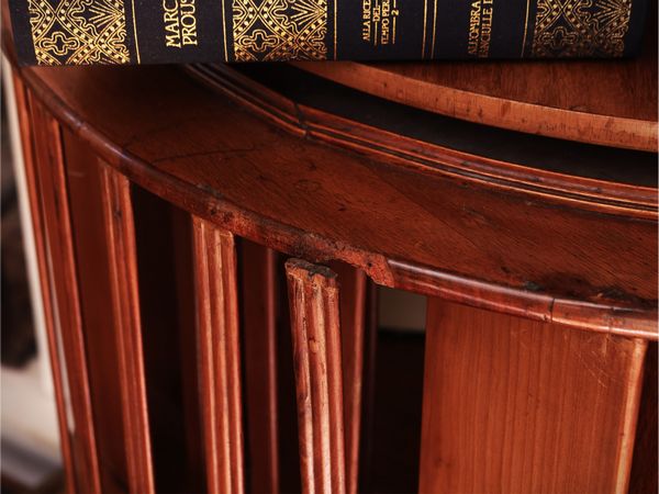 Libreria girevole in ciliegio  - Asta Dimore fiorentine - Associazione Nazionale - Case d'Asta italiane