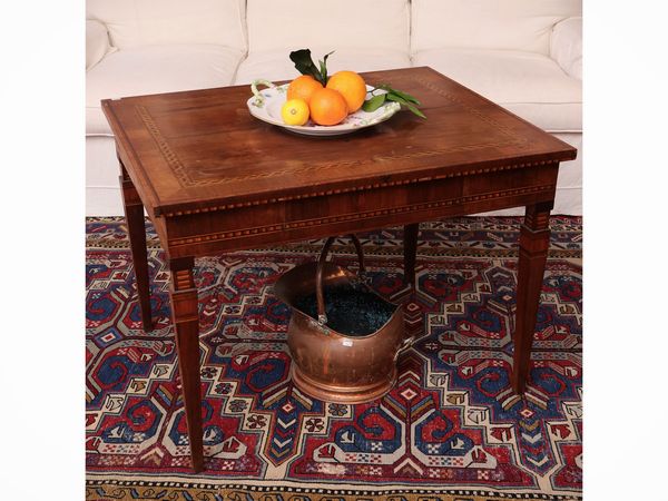 Tavolino da centro impiallacciato in noce  - Asta Dimore fiorentine - Associazione Nazionale - Case d'Asta italiane