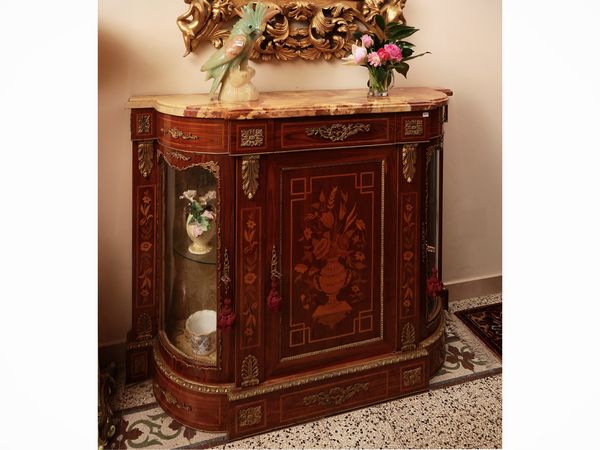 Credenza impiallacciata in noce ed altre essenze  - Asta Dimore fiorentine - Associazione Nazionale - Case d'Asta italiane