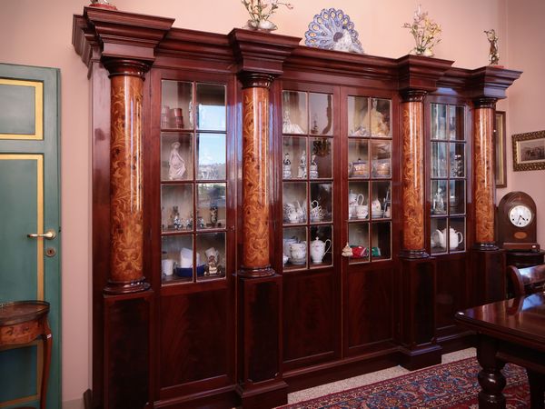 Libreria architettonica in mogano ed altre essenze  - Asta Dimore fiorentine - Associazione Nazionale - Case d'Asta italiane