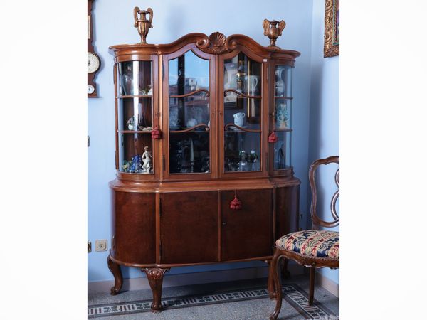 Piccola vetrina in noce e radica di noce  - Asta Dimore fiorentine - Associazione Nazionale - Case d'Asta italiane