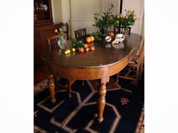 Tavolo da pranzo allungabile in noce  - Asta Dimore fiorentine - Associazione Nazionale - Case d'Asta italiane