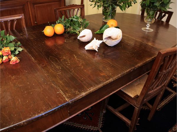 Tavolo da pranzo allungabile in noce  - Asta Dimore fiorentine - Associazione Nazionale - Case d'Asta italiane