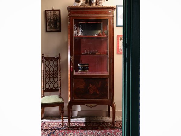 Vetrinetta per collezioni in noce  - Asta Dimore fiorentine - Associazione Nazionale - Case d'Asta italiane