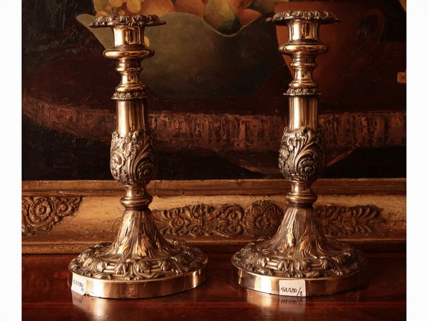 Coppia di candelieri in metallo argentato  - Asta Dimore fiorentine - Associazione Nazionale - Case d'Asta italiane