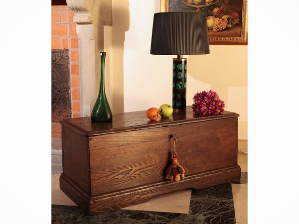 Piccola cassapanca rustica in legno tenero  - Asta Dimore fiorentine - Associazione Nazionale - Case d'Asta italiane