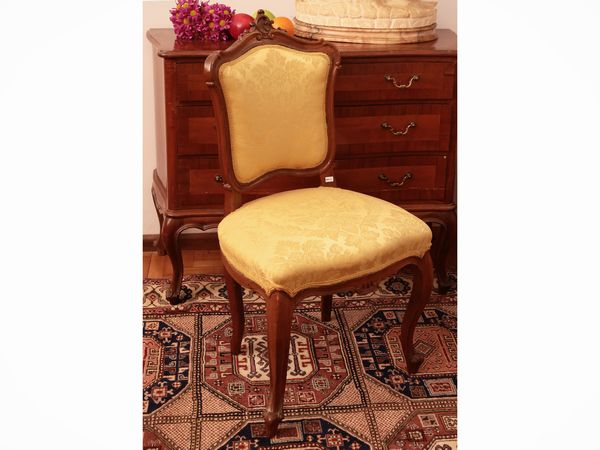 Serie di quattro sedie in noce  - Asta Dimore fiorentine - Associazione Nazionale - Case d'Asta italiane